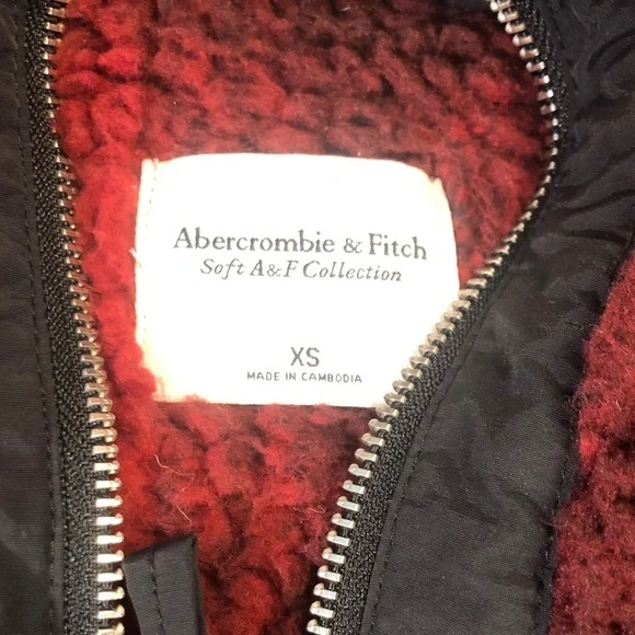 Abercrombie & Fitch Red and Black Sweater - Picture 9 of 15